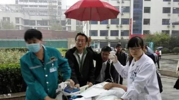 著名心血管專家胡大一高鐵救人